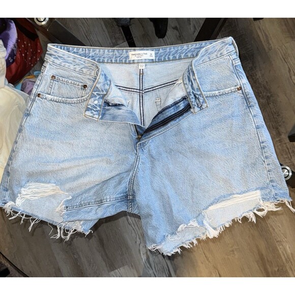 Abercrombie & Fitch Curve Love High Rise Loose Cutoff Denim Shorts Size 32 - Picture 6 of 13